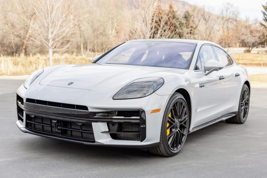2025 Porsche Panamera Turbo S E-Hybrid