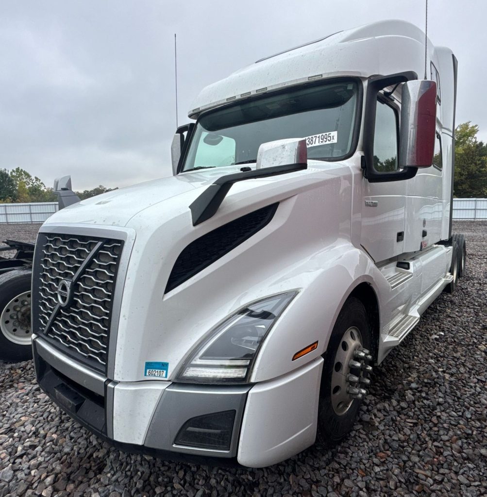 2021 Volvo VNL semi truck