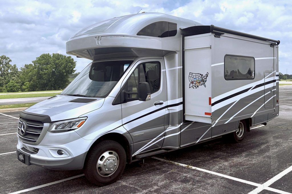 2020 Winnebago View 24J Class-C motorhome – 2020 Mercedes Sprinter 3500XD
