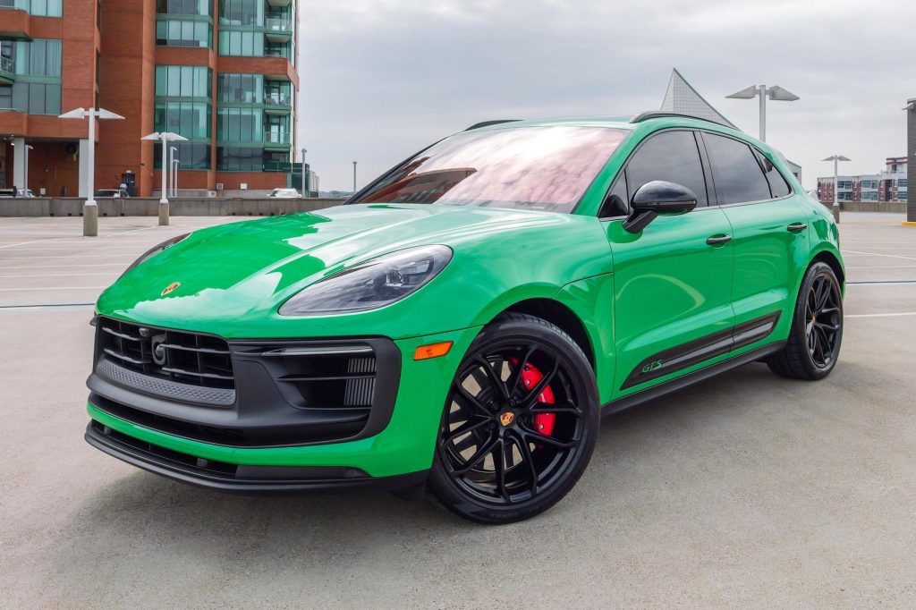 2025 Porsche Macan Sport Package GTS