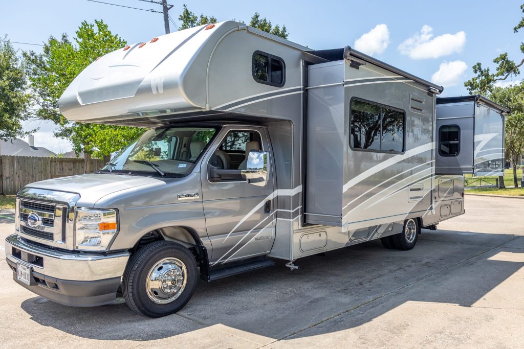 2022 Winnebago Minnie Winnie 26T Motorhome